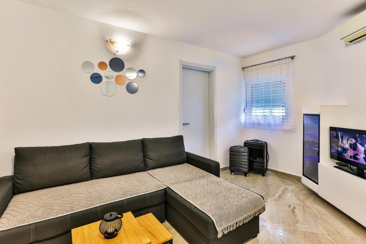 Zara Apartment Budua Esterno foto